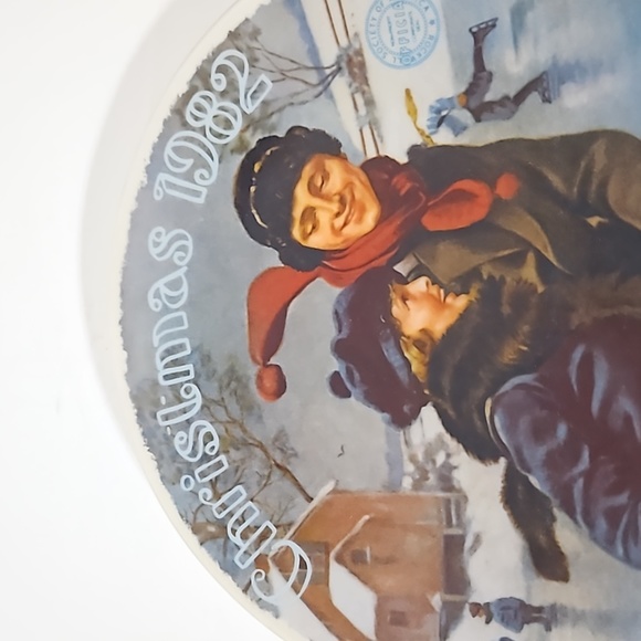 Edwin M Knowles China Co. Christmas Courtship 1982 Norman Rockwell Plate - Picture 2 of 12